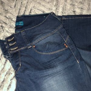 💎2/$25💎 NWOT YMI High Waisted Jeans